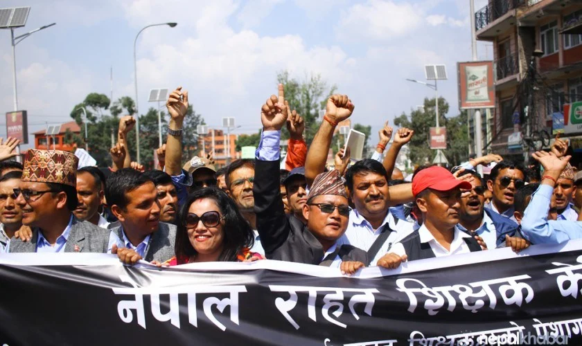 सशक्त सडक आन्दोलन गर्ने नेपाल राहत शिक्षकको निर्णय, संघीय शिक्षा ऐनमा आफूहरूमाथि विभेद गरिएको आरोप